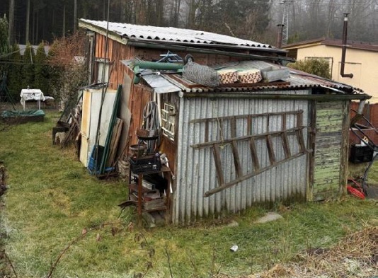 DRAŽBA 2165/25 - Podíl 1/2 na rekreačním objektu v Kladně