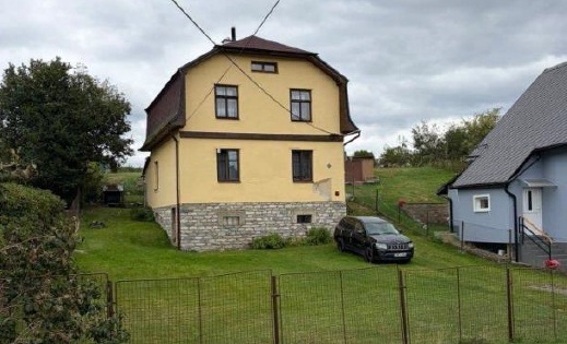 DRAŽBA 1260/26 - Podíl 1/2 rodinného domu v obci Lipová-lázně, okres Jeseník